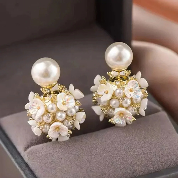 Perla White Shell Flower Stud Earrings - Picture 1 of 13